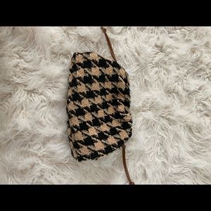 Vege Label Pouch Bag Tweed